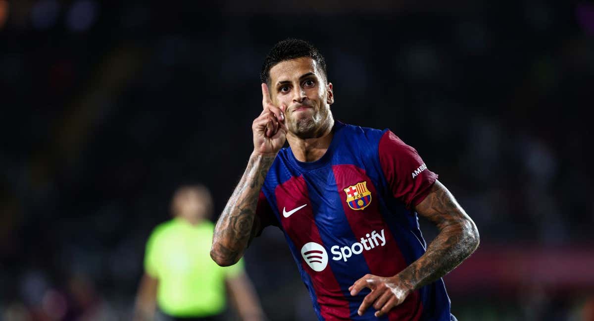 Cancelo celebra su gol con el Barcelona. /EP