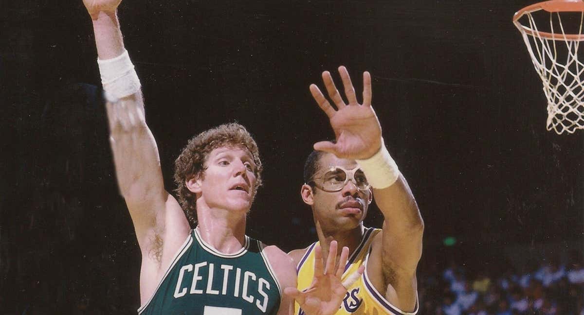 Abdul Jabbar en un partido con los Lakers de la NBA./