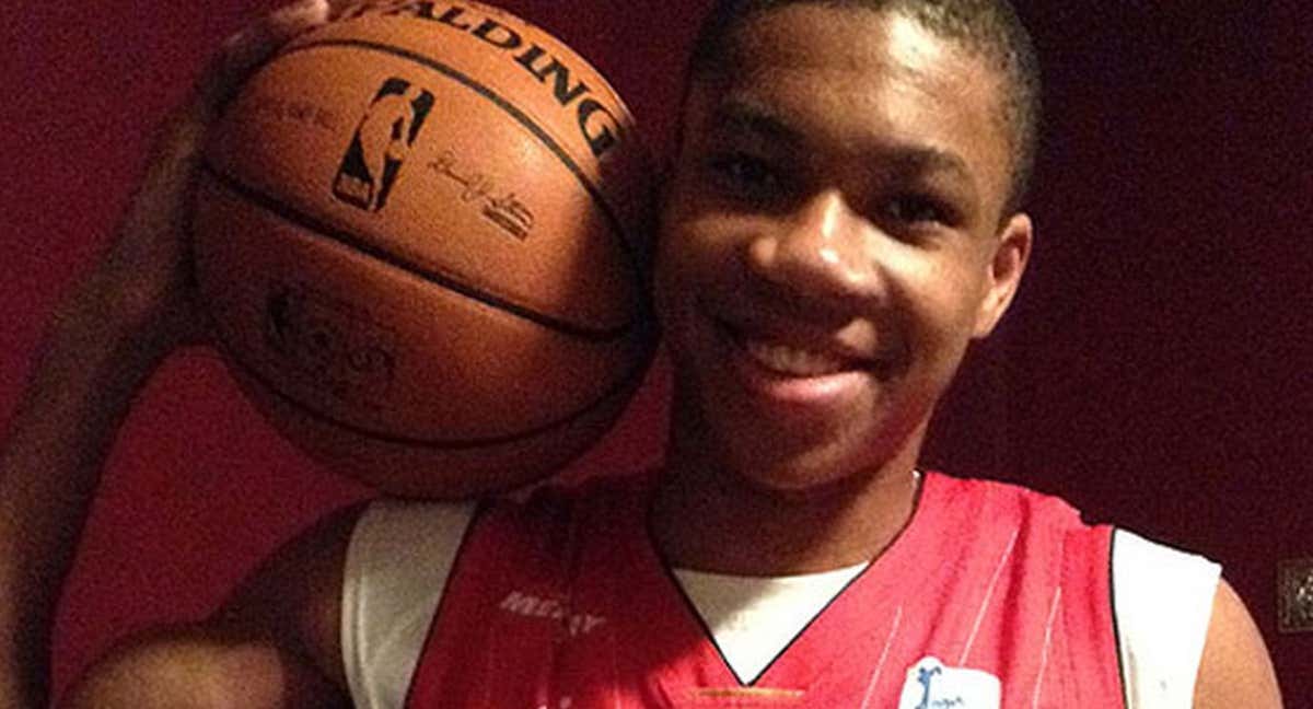 Giannis Antetokounmpo con la camiseta del Basket Zaragoza./Basket Zaragoza