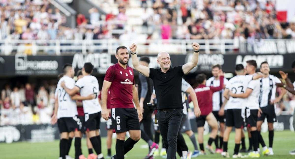 Calero celebra la salvación en el Cartagonova/LALIGA