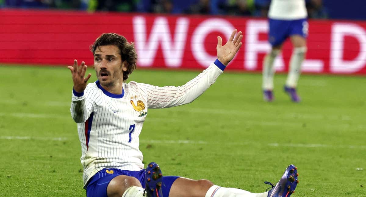 Griezmann se lamenta en un partido con Francia./EFE