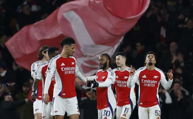 El Arsenal celebra el 5-1. REUTERS