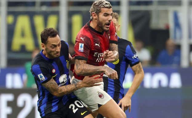 Theo, autor del penalti y Calhanoglu, autor del gol.  EFE