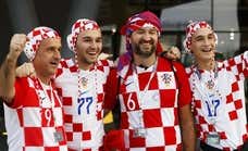 Por qué los aficionados de Croacia llevan un gorro de waterpolo