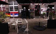 Los albaneses se cuelan en el Serbia-Inglaterra entre sirenas y mesas volando