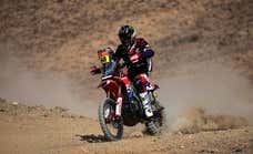 El español Tosha Schareina roza la victoria en la cuarta etapa del Rally Dakar