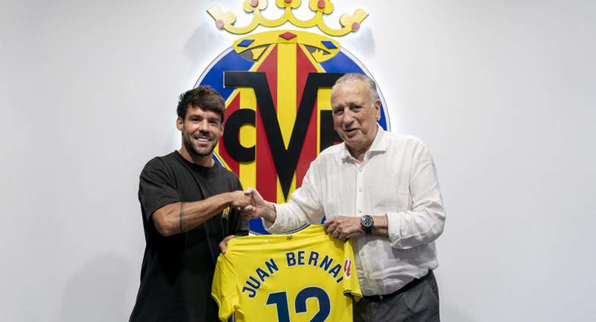 Juan Bernat cuando firmó cedido con el PSG. /Villarreal C.F