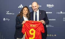 El encuentro de Rafael Louzán y Vero Boquete es el primer paso en la eterna deuda de la RFEF con la leyenda de la Selección