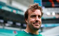 La 'incomprensible' paciencia que sostiene a Fernando Alonso, último coche y único en ser doblado: “¿Te afectan tantas carreras sin mejorar?”